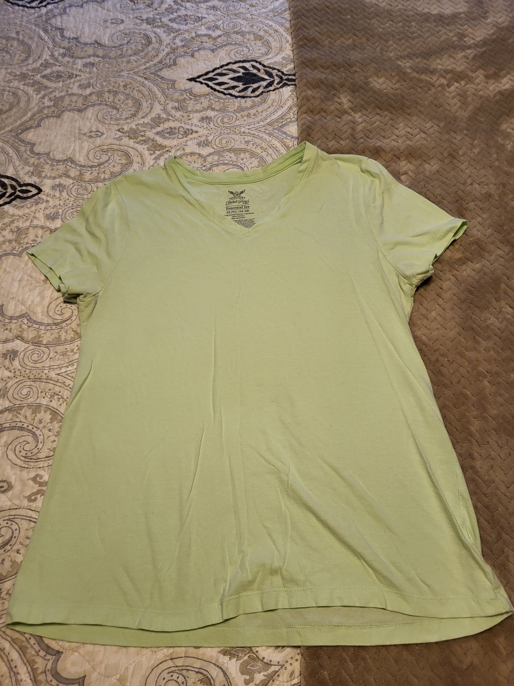 Faded Glory Light Green V-Neck Short Sleeve Tee